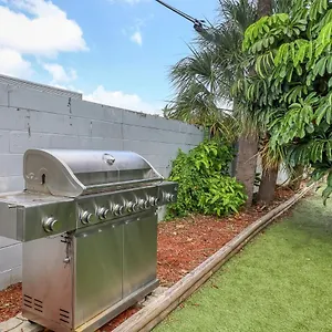  Apartment Great Location With Large Garden 2br Apt
